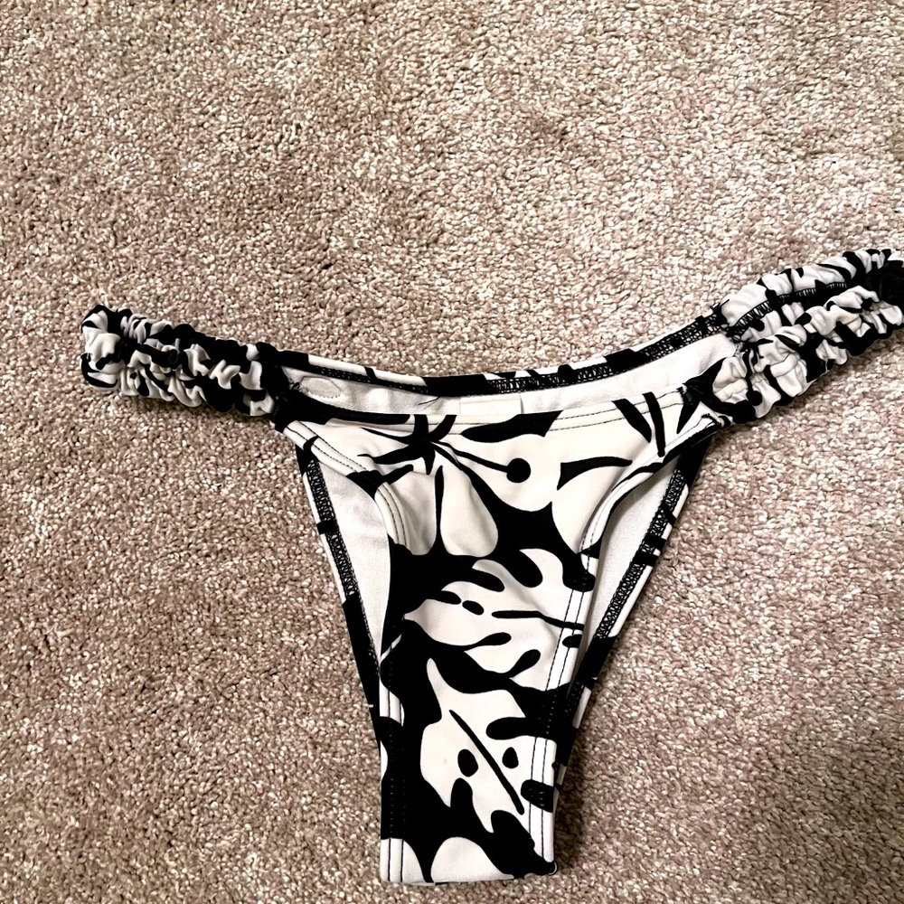 Brazilian bikini bottom - L